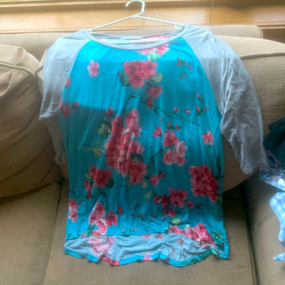 Women shirt. Size large-XL